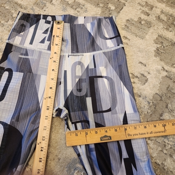 Demi Lovato x Fabletics grey black graphic leggings. Women's size small. - Picture 16 of 16